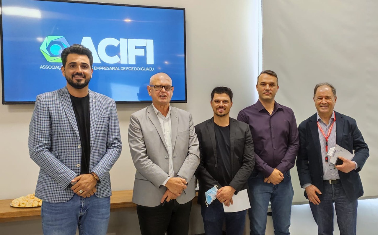 Presidente do Sintropar participa de debate sobre 1º Fórum Internacional de Infraestrutura e Logística